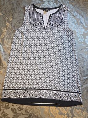 Dalia Embrroidered V Neck Tank Top